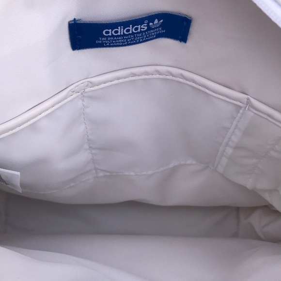 *SOLD*Adidas Crossbody Bag White & Gold - Picture 5 of 8